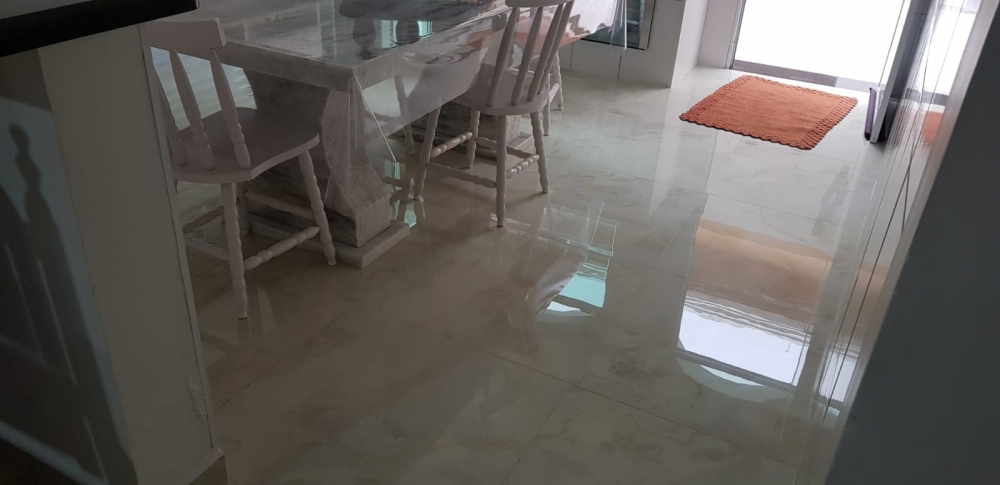 VENDO CASA NO BAIRRO OASIS, EM